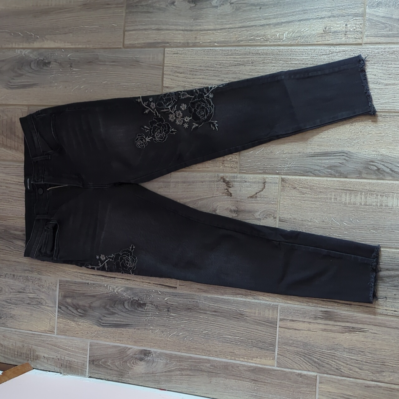 Driftwood Jackie Embroidered Jeans Size 28
